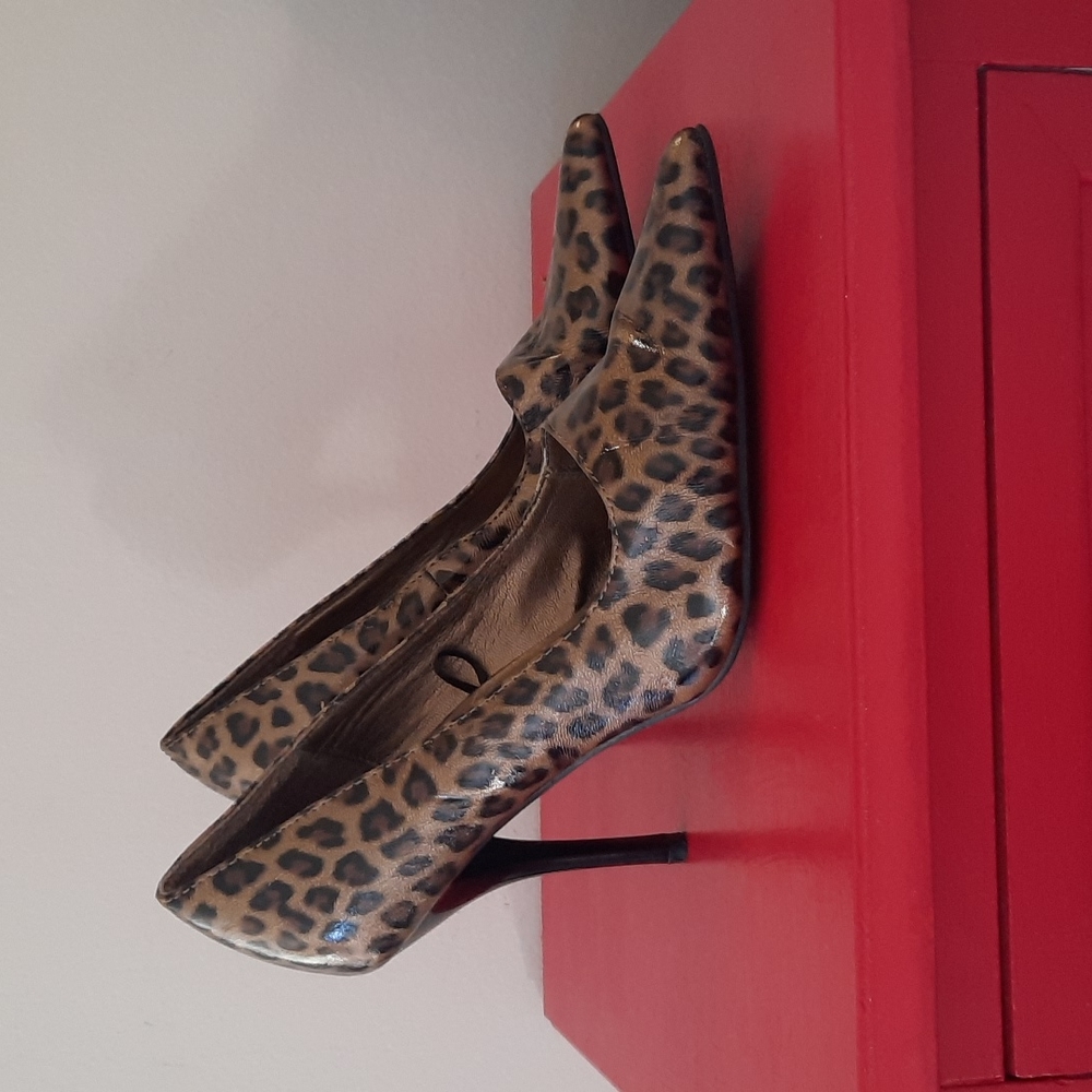 🌻 2/$30 Leopard Wet Seal Heels